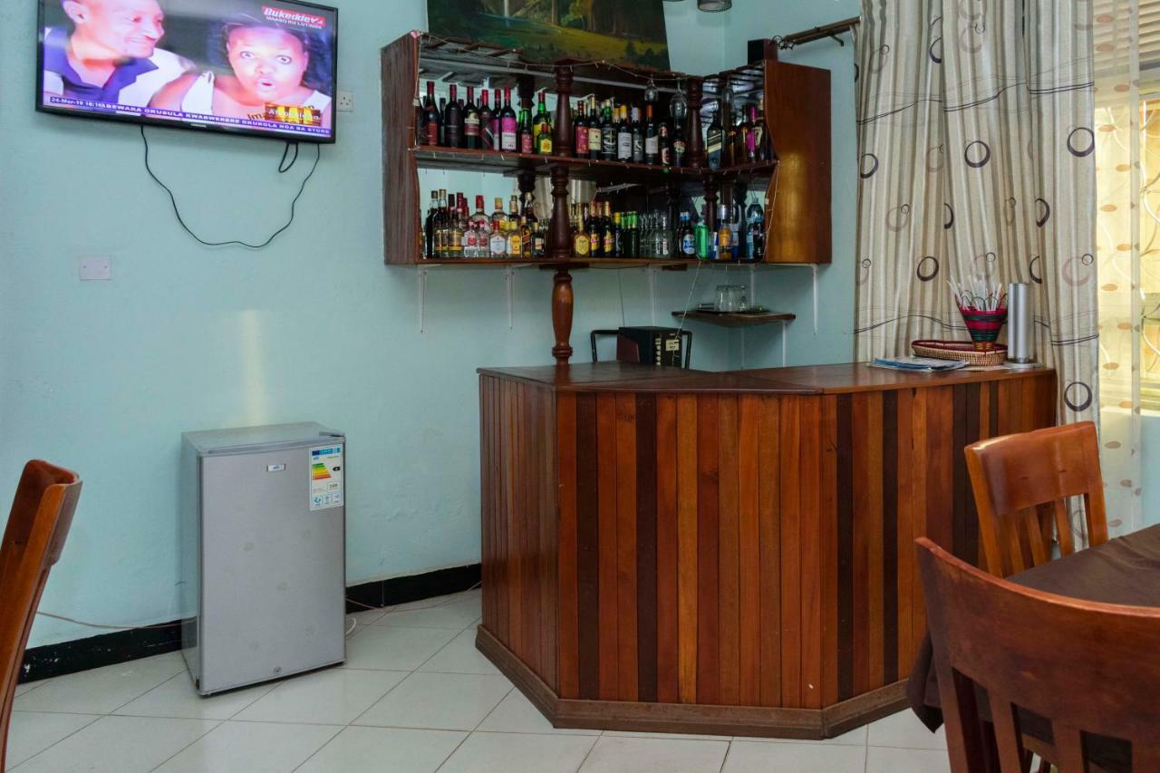 Relief Motel Fort Portal 외부 사진