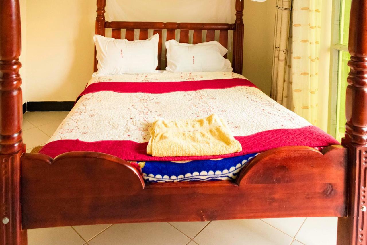 Relief Motel Fort Portal 외부 사진