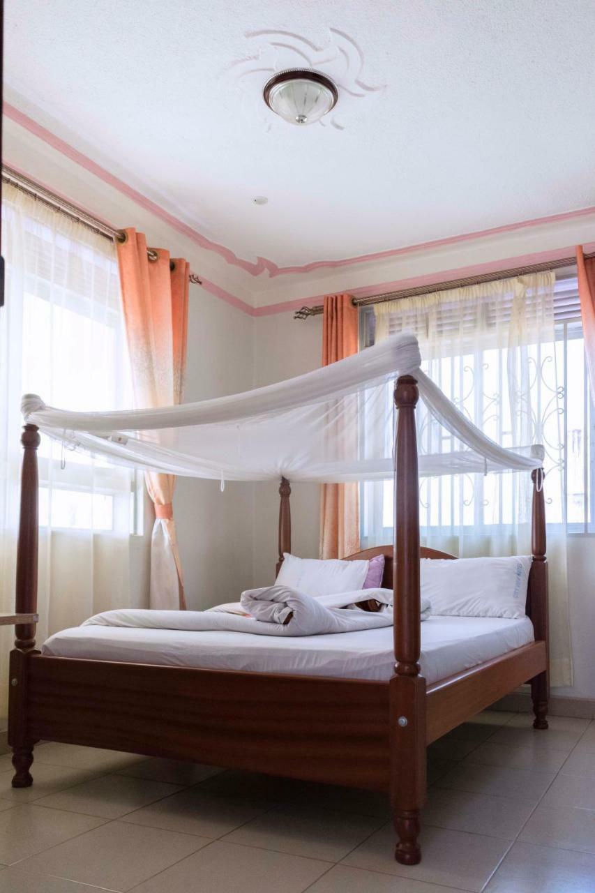 Relief Motel Fort Portal 외부 사진
